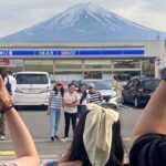 মাউন্ট ফুজির ছবি তুলতে গিয়ে বাধায় পড়ছেন পর্যটকরা