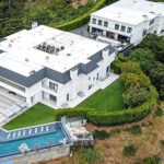 বিক্রি হচ্ছে হলিউড তারকা দম্পতির ৬ কোটি ডলারের বাড়ি